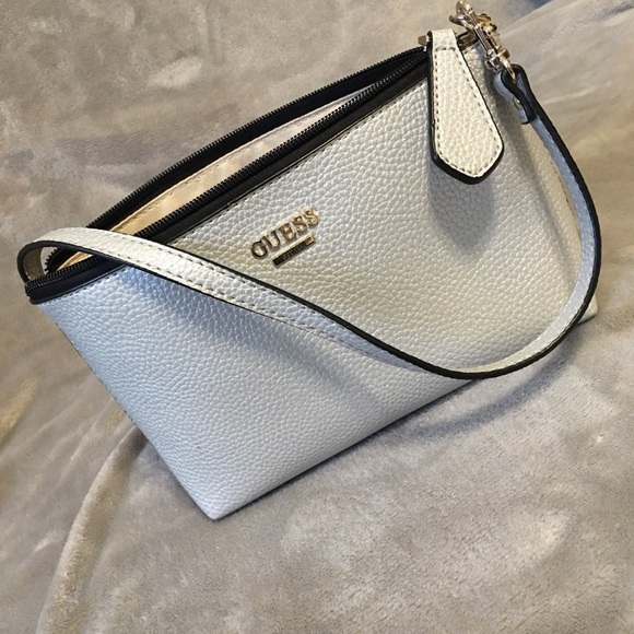 Guess Handbags - Small guess shoulder bag.